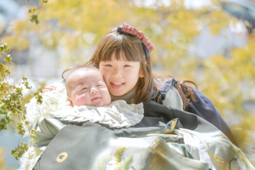 お宮参り写真　姉と一緒のきょうだい写真　3ヶ月男の子