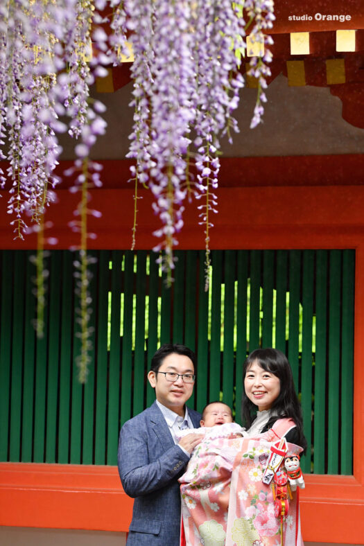 奈良・春日大社で3ヶ月女の子のお宮参り出張撮影　家族写真撮影　ファミリーフォト　砂ずりの藤
