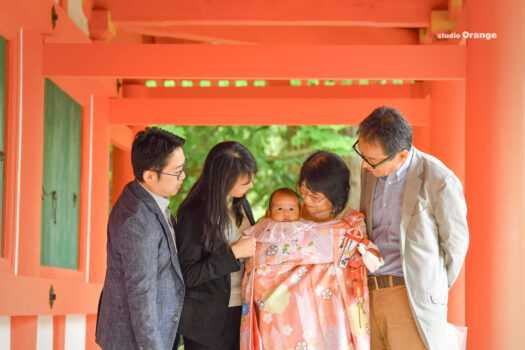 奈良・春日大社で3ヶ月女の子のお宮参り出張撮影　家族写真撮影　ファミリーフォト