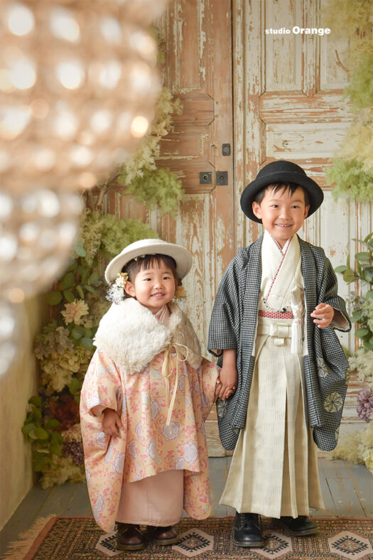 写真スタジオでの撮影　七五三前撮り　5歳男の子　3歳女の子