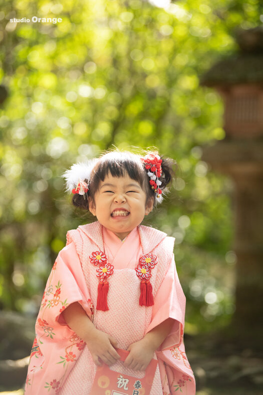 春日大社で七五三出張写真撮影　３歳女の子　ピンクの着物