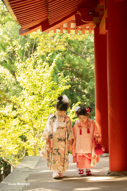 春日大社で七五三出張写真撮影　７歳女の子　３歳女の子　ピンクの着物