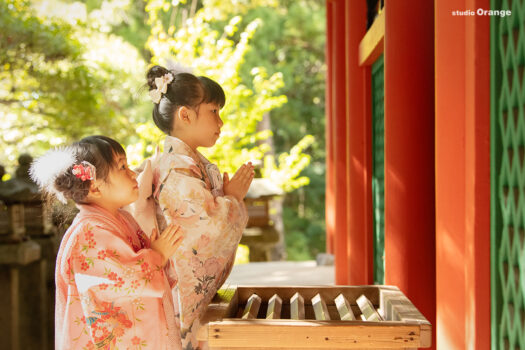 春日大社で七五三出張写真撮影　７歳女の子　３歳女の子　ピンクの着物