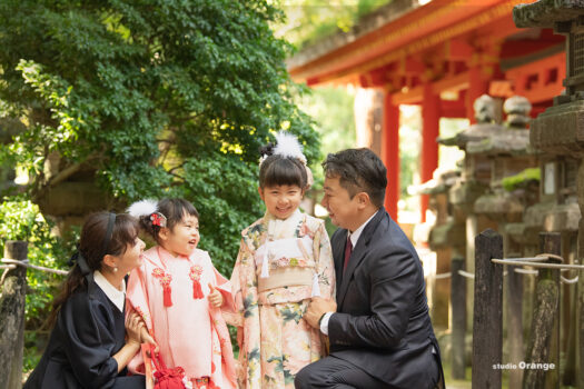 春日大社で七五三出張写真撮影　７歳女の子　ピンクの着物　ファミリーフォト