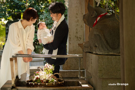 稲植神社でのお宮参り出張写真撮影　1ヶ月男の子　緑の着物　家族写真